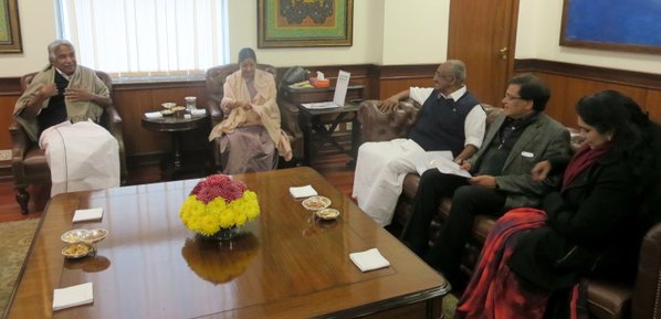 Chief Minister Oommen Chandy calling on External Affairs Minister Sushma Swaraj in Delhi on Friday.