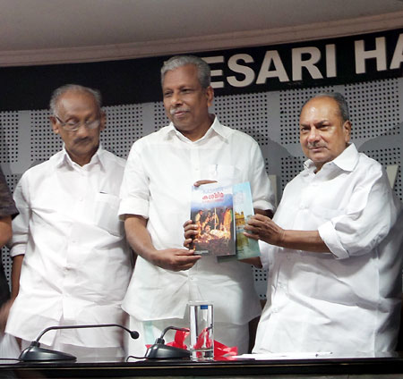 Fomrer Defence Minister A. K. Antony releasing the book on Kashmir by journalists in Thiruvananthapuram on August 23