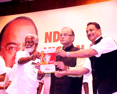 Union Minister of Finance Arun Jaitley releasing the NDA vision document in Thiruvananthapuram on Saturday