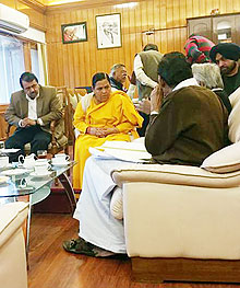 Chief Minister Oommen Chandy holding discussions with Union Minister Uma Bharti in Delhi on Thursday